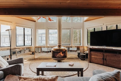 Golden Hour | Jacuzzi, Sauna, Pool, Tennis, Gated!