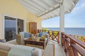 Terrace/patio - Gorgeous modern villa with sea view, private pool on gated resort Cas abao (Willemstad)