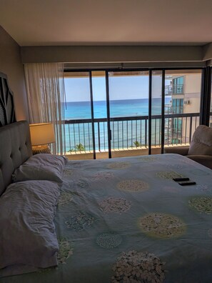 2 bedrooms, iron/ironing board, WiFi, bed sheets - Waikiki's Premiere Ocean Front Hotel The Waikiki Beach Tower Location and Luxury (Honolulu)