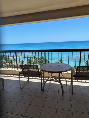 Outdoor dining - Waikiki's Premiere Ocean Front Hotel The Waikiki Beach Tower Location and Luxury (Honolulu)