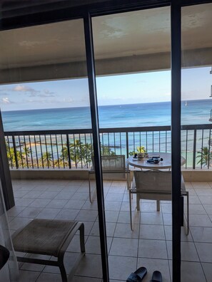 Outdoor dining - Waikiki's Premiere Ocean Front Hotel The Waikiki Beach Tower Location and Luxury (Honolulu)