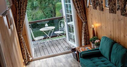 1 Bed -private Garden -hot Tub -pets Ok - Gee Gee