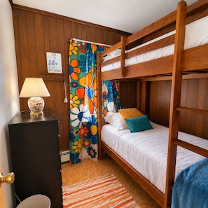 3 bedrooms, iron/ironing board, free WiFi