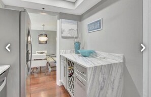 Private kitchen - Serene Golf Course Escape - Upscale 2BR/2BA - Gated Community Living (Boca Raton)