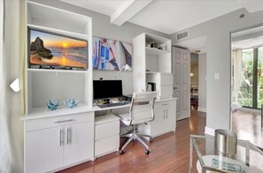 Interior - Serene Golf Course Escape - Upscale 2BR/2BA - Gated Community Living (Boca Raton)