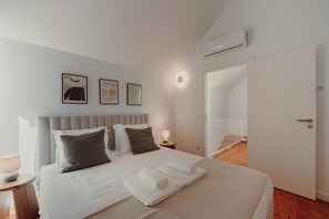 Room - Vrbo Property (Porto)