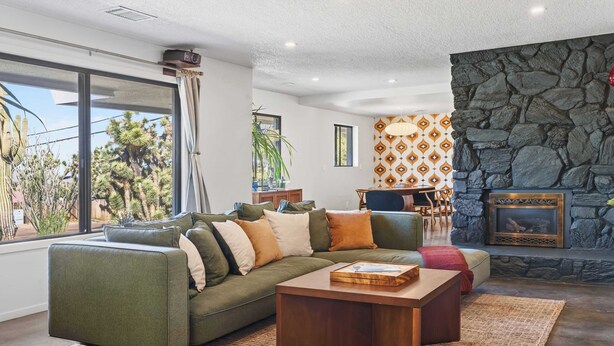 Unclassified image, 1 of 62, button - Desert Gold House By Homestead Modern (Yucca Valley)