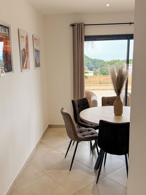 Dining - Vrbo Property (Cauro)