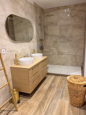 Bathroom - Vrbo Property (Cauro)