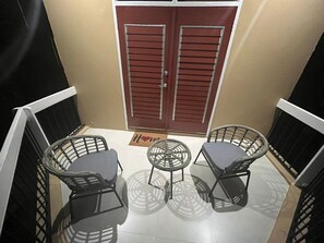 Property grounds - The peaceful Hidden-Gem in the heart of Kingston waiting to welcome you. (Kingston)