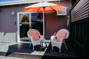 Terrace/patio - Forest & Vine Cottage in Templeton (Templeton)