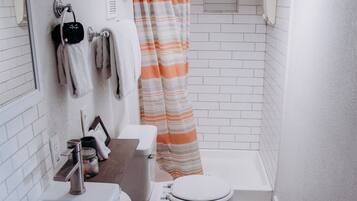 Shower, towels