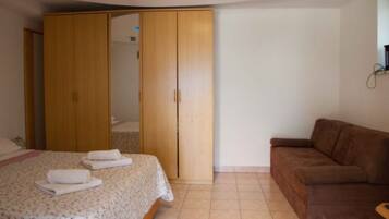 1 bedroom, internet, bed sheets
