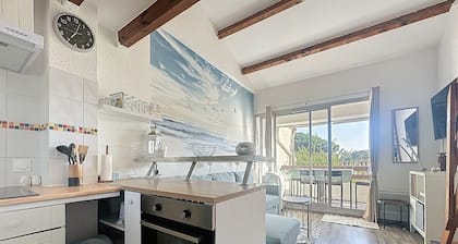 Maisonette duplex in residence with swimming pool facing the golf course