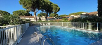 Maisonette duplex dans résidence avec piscine face au golf