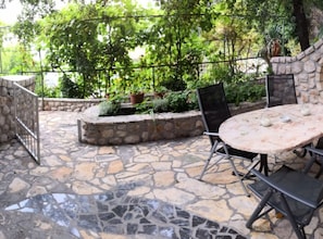 Outdoor dining - Comfort Kostrena Apartments Rijeka -Studio Apartment with terrace (9) (Rijeka)