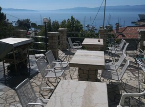 Outdoor dining - Comfort Kostrena Apartments Rijeka -Studio Apartment with terrace (9) (Rijeka)