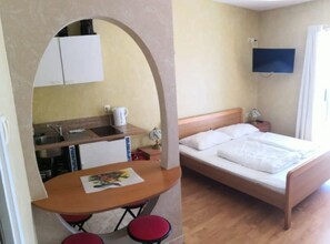 Room - Comfort Kostrena Apartments Rijeka - Studio Apartment with balcony and sea view (4) (Rijeka)