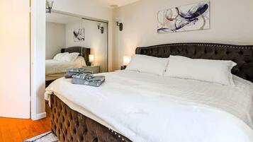2 bedrooms, iron/ironing board, WiFi, bed sheets