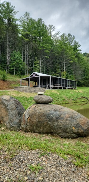 Exterior - Cozy 1-bedroom cabin in charming Burnsville (Burnsville)