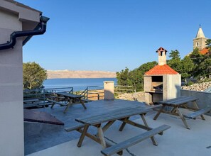 Outdoor dining - Americana Karlobag Apartments - Comfort One Bedroom Apartment with Terrace (Karlobag)