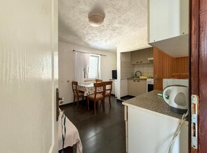 Fridge, microwave, oven, stovetop - Americana Karlobag Apartments - Comfort One Bedroom Apartment with Terrace (Karlobag)