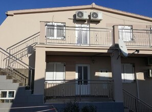 Exterior detail - Americana Karlobag Apartments - Comfort One Bedroom Apartment with Terrace (Karlobag)