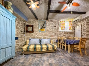 Interior - Fischer Fritz Apartments - Classic One Bedroom Apartment (Betina)