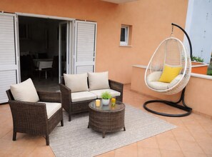 Outdoor dining - Apartments Anita - One bedroom apartment with terrace (Stobrec)