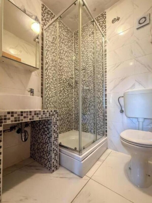 Apartment (Two Bedroom Apartment (MEMFIS)) | Bathroom - Capo & Nemo Apartments Vodice (Vodice)
