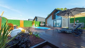 Comfort Bungalow, Lake View | Courtyard view