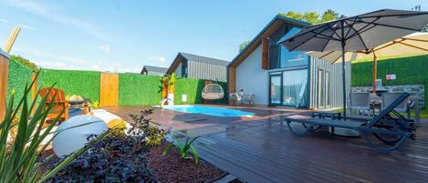 Comfort Bungalow, Lake View | Courtyard view