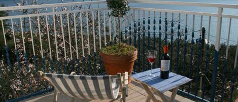 Apartment (Two bedroom apartment with sea view () | Balcony