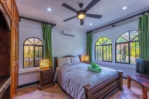 4 bedrooms, in-room safe, desk, iron/ironing board - Elegant 4BR Villa – Pool, Views & Prime Location (Esterillos Este)