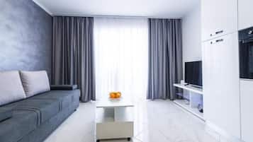 Apartment (Two Bedroom Apartment with Sea View a) | Living room