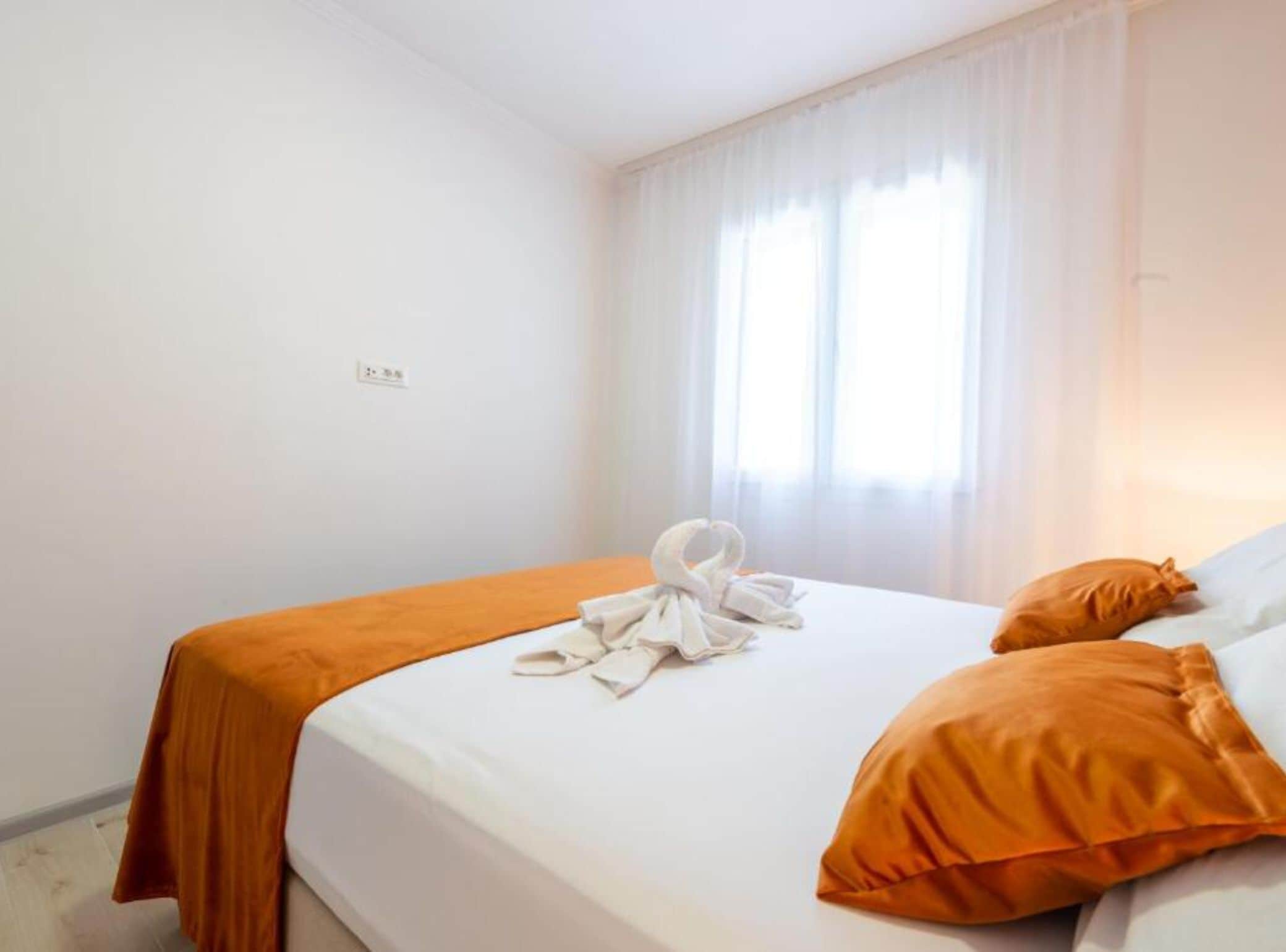 Appartamento (Two Bedroom Apartment with Sea View a) | 4 camere, culle/letti per bambini (a pagamento)