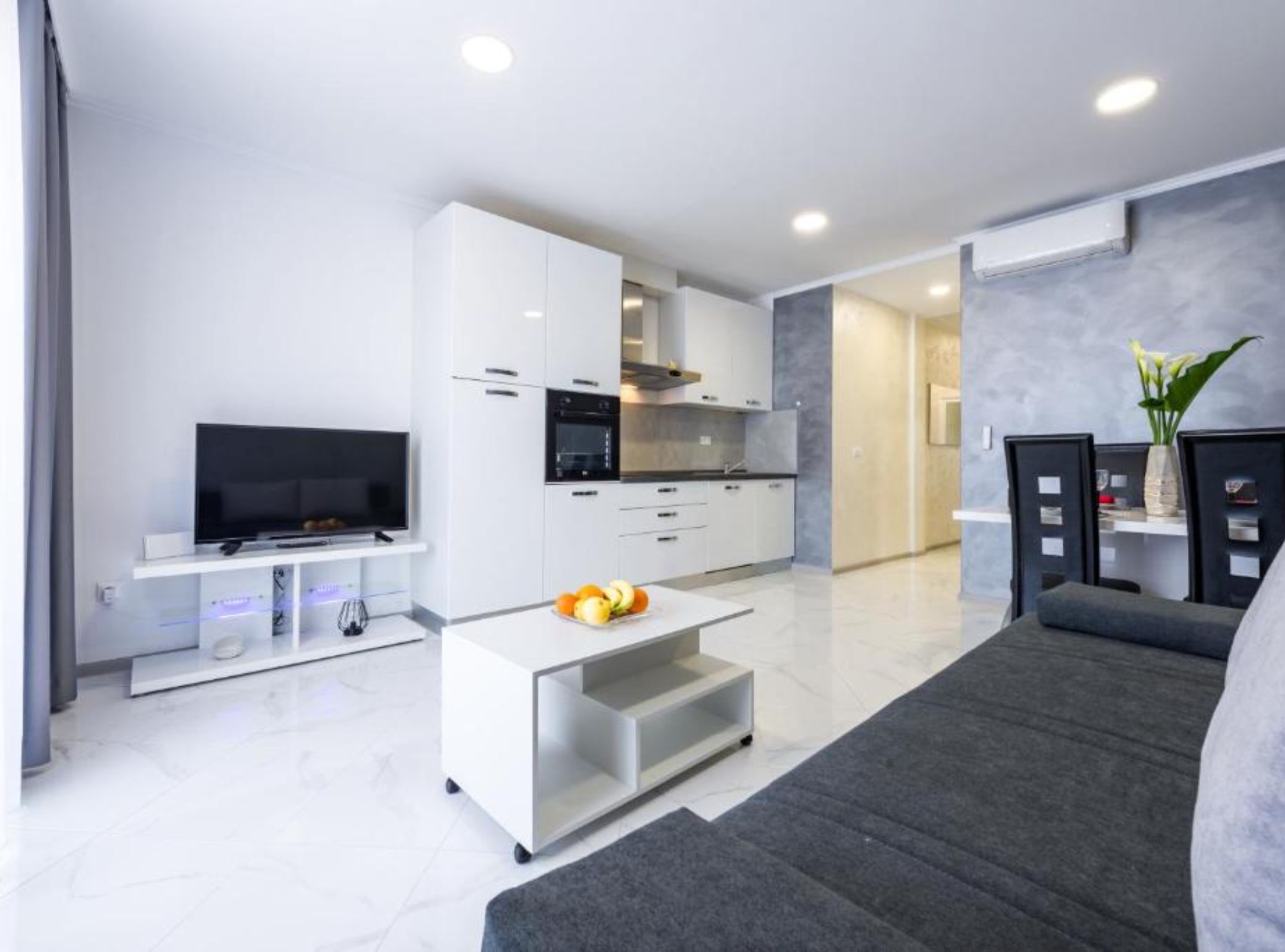 Apartment (Two Bedroom Apartment with Sea View a) | Living room | 32-inch flat-screen TV with cable channels