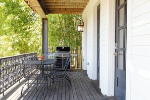 Outdoor dining - Mid City Porch House Getaway + MEGA Suite with 
Private Pool and Private Hot Tub (New Orleans)