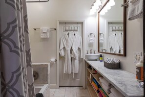 Shower, hair dryer, towels, soap - Mid City Porch House Getaway + MEGA Suite with 
Private Pool and Private Hot Tub (New Orleans)