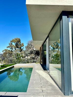 Pool - Architect-designed villa in Super Cannes (Vallauris)