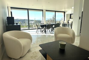 Interior - Architect-designed villa in Super Cannes (Vallauris)