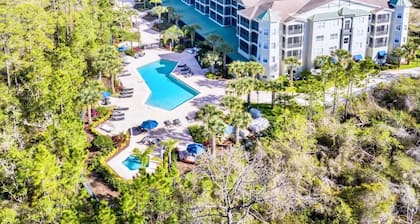 Upstay Condo w Pool & Sauna Sleeps 8