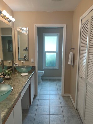 Bathroom - 3-bedroom canal house with  heated pool in soothing Cape Coral with AC (Cape Coral)