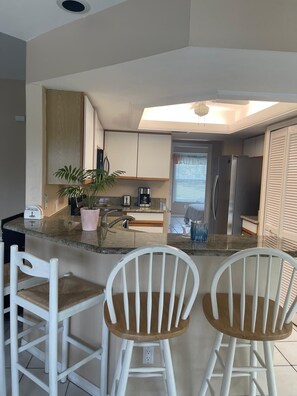 Private kitchen - 3-bedroom canal house with  heated pool in soothing Cape Coral with AC (Cape Coral)
