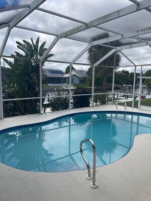 Pool - 3-bedroom canal house with  heated pool in soothing Cape Coral with AC (Cape Coral)