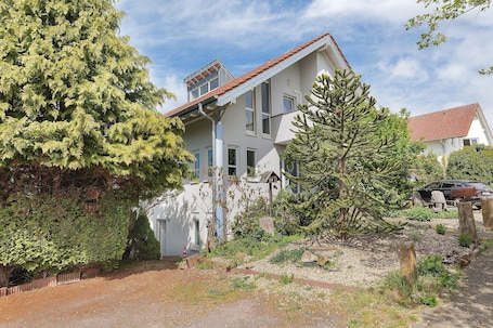 外観. Apartment Rebella with Panoramic Views and Shared Garden