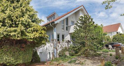 Apartment Rebella with Panoramic Views and Shared Garden