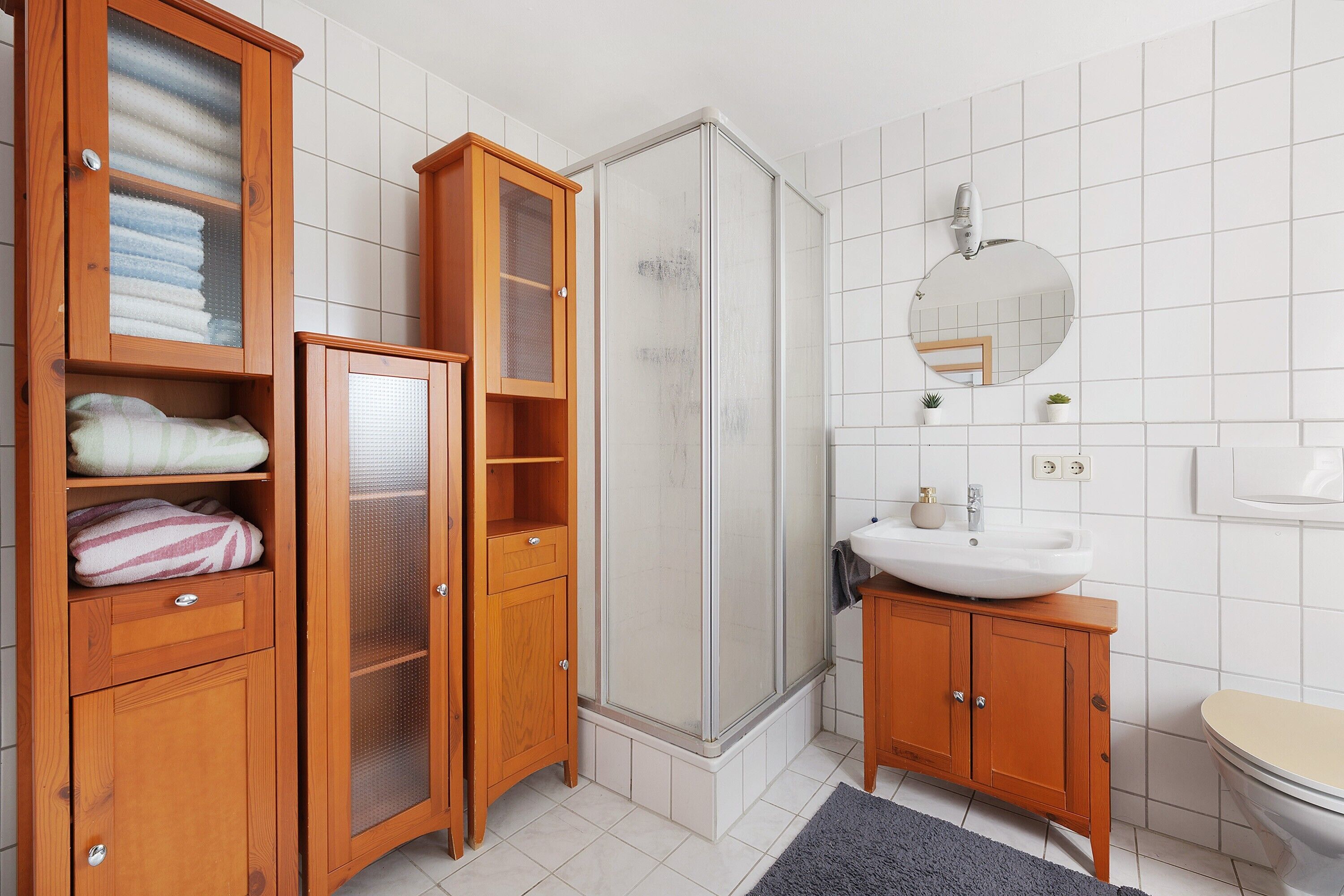 Dusche, Haartrockner, Handtücher