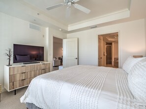 Room - Bonita Village "Palm Paradise - 1 Bedroom, 1.5 Bath Resort Living Condo (Bonita Springs)