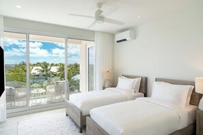 1 bedroom, WiFi - Ellipse Resort, Grace Bay /Jr Suite One Bedroom with Grace Bay Street View (Grace Bay)